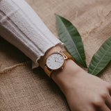 gold women's watch - mesh strap - white dial - round case - Svelte Kraek
