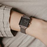 wrist photo - silver mesh strap - 16 mm - La Vie - black dial