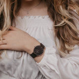Silver women's watch - black mesh strap - black dial - round case - Svelte Kraek